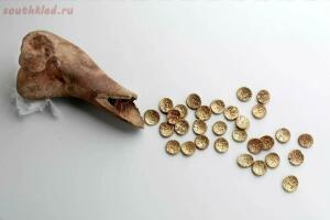 Тайник золотых монет, найденный в.. коровьей кости  - 2-0iqaGey6WSM.jpg