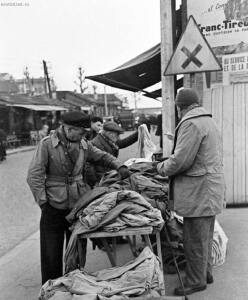 Блошиный рынок в Париже 1946 год - 21-y3zUThdFzpI.jpg