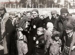 Исчезнувшие лица. Освенцимский альбом. 1944 год - 0_1e1517_29981343_orig.jpg